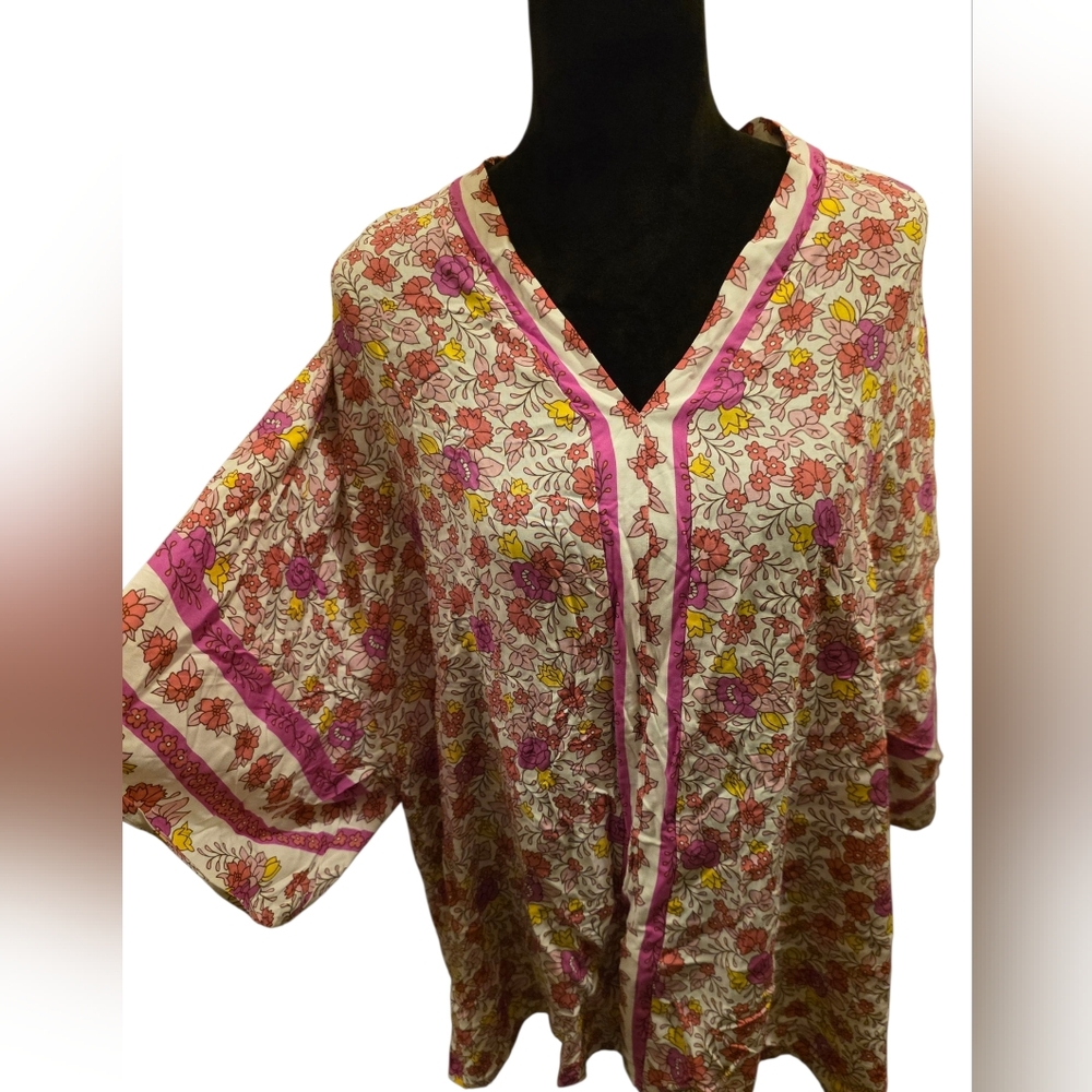Suzanne Betro Floral Pink and White Kimono Top